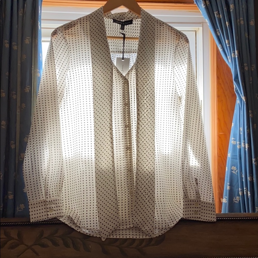 Jasmine and Giuliana star pattern blouse